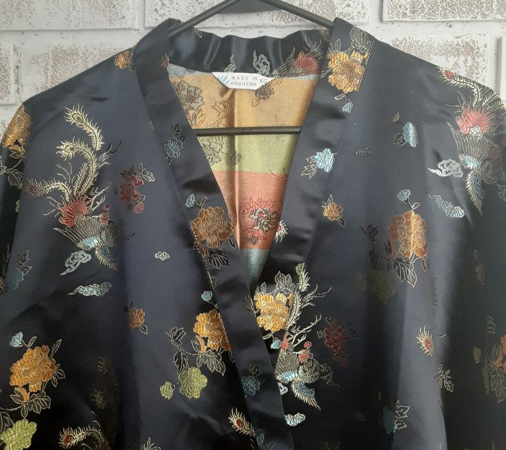 Luxurious Embroidered Woven Robe Kirgiztan Silk? Trendsetter